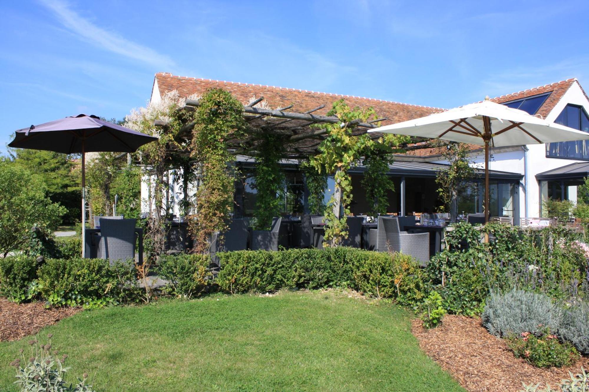 Hotel Domaine De Bellevue, The Originals Relais Neufmoutiers-en-Brie Exterior foto